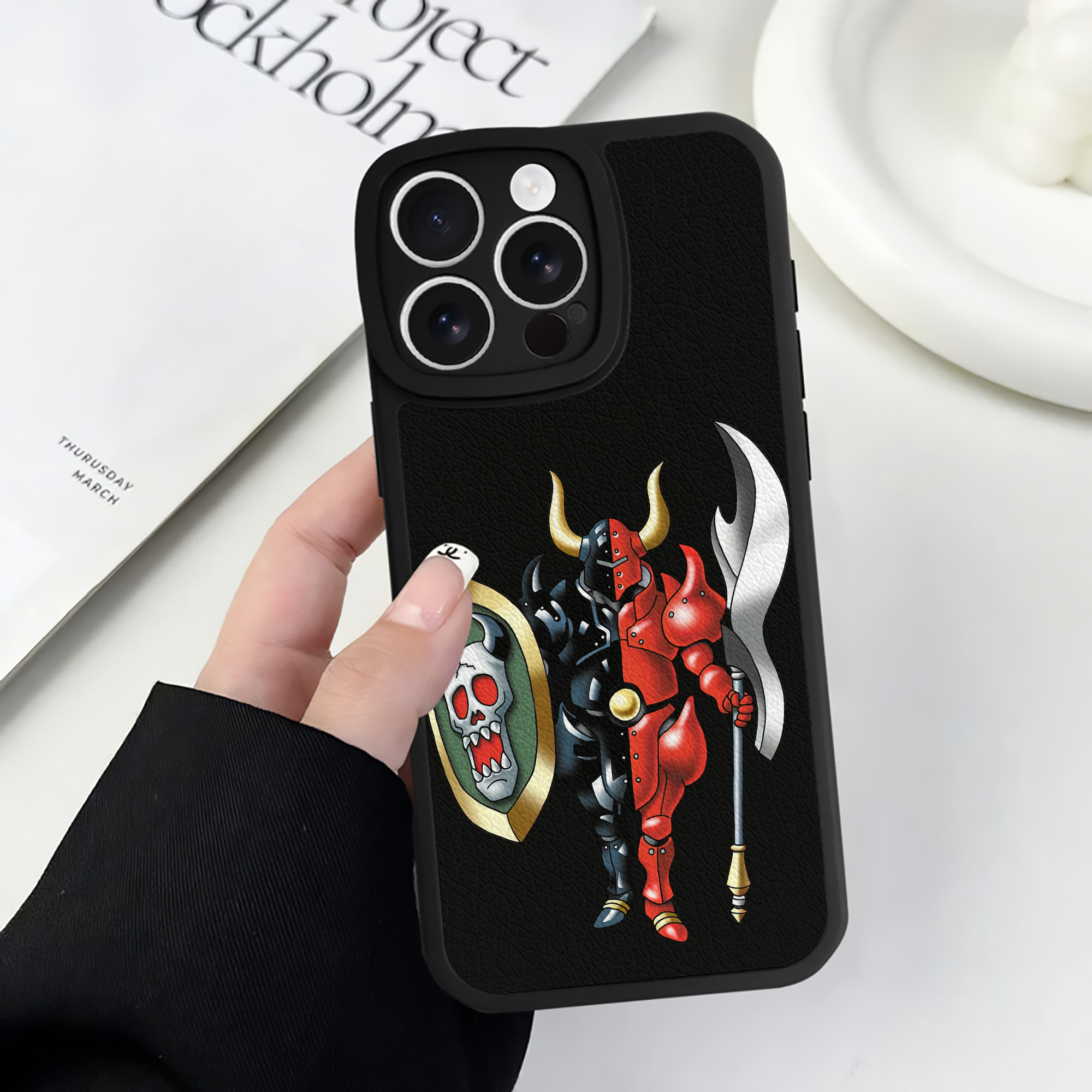 （画像用） ドラゴンクエスト Doragon Kuesuto Dragon Quest 【iPhone 16シリーズ対応】シリコンスマホケース（レザー調） 材質：シリコン
